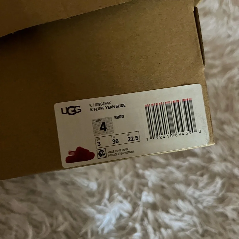 UGGS - Picture 2 of 5